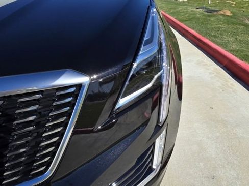 New 2025 Cadillac XT5 Luxury image 9