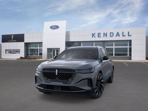 Used 2025 Lincoln Nautilus Reserve w/ Jet Appearance Package image 2