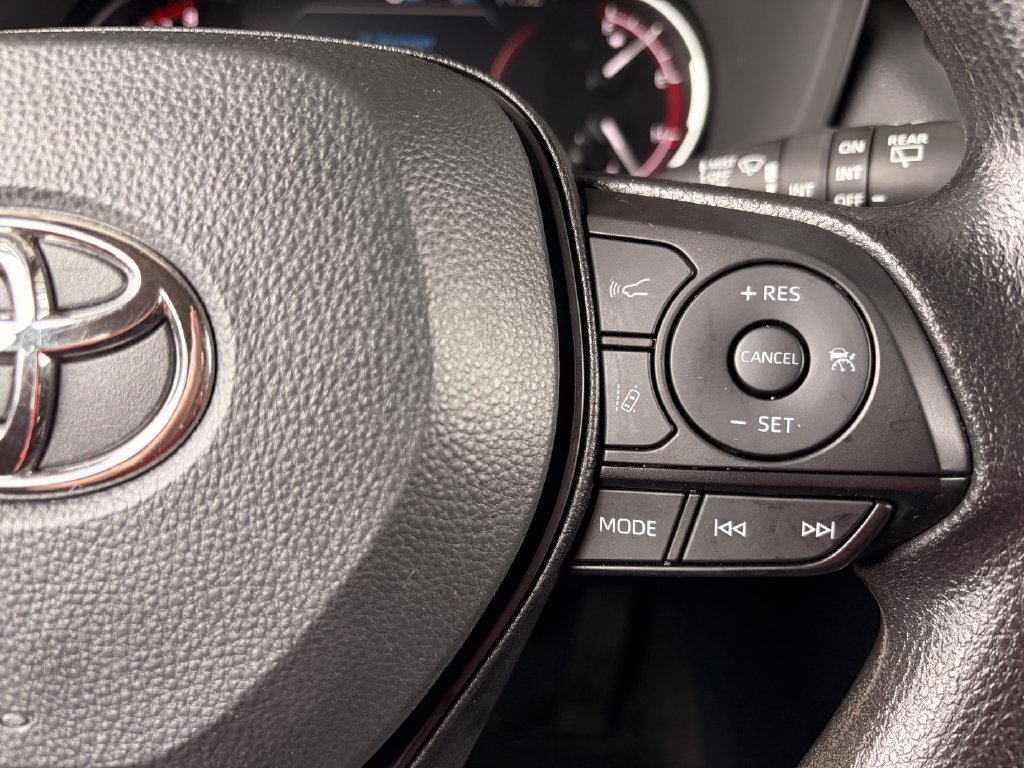 Used 2025 Toyota RAV4 XLE AWD/4WD image 19