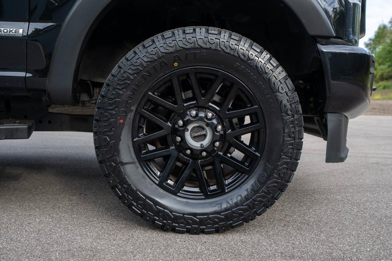 Used 2022 Ford F250 Lariat w/ Black Appearance Package AWD/4WD image 11