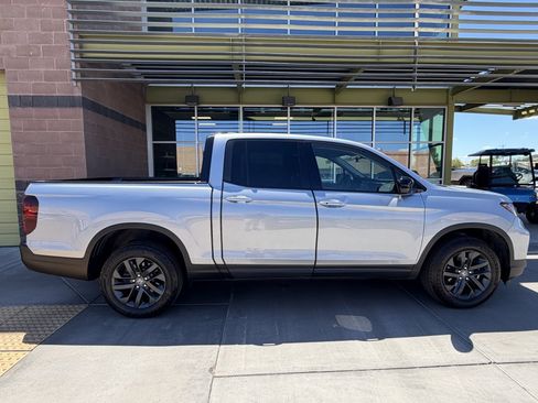 Used 2023 Honda Ridgeline Sport image 9
