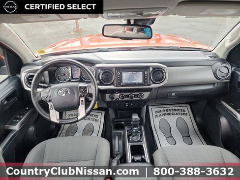 Used 2018 Toyota Tacoma SR5 AWD/4WD image 22