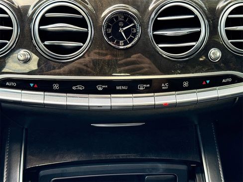 Used 2018 Mercedes-Benz S 560 4MATIC Sedan w/ Premium Package image 17