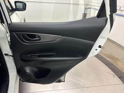 Used 2022 Nissan Rogue Sport S image 23