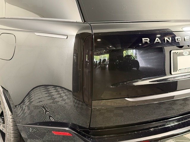 Used 2025 Land Rover Range Rover SE AWD/4WD image 13