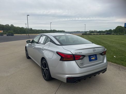 Used 2024 Nissan Altima 2.5 SR FWD image 7