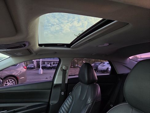 Used 2021 Hyundai Elantra Limited FWD image 25