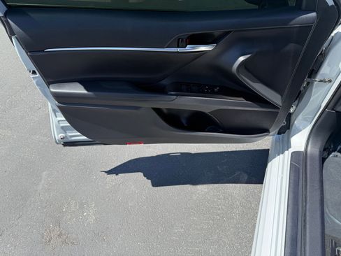 Used 2022 Toyota Camry SE w/ Cold Weather Package FWD image 10