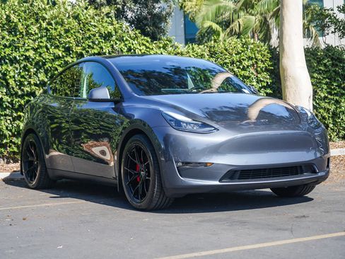 Used 2022 Tesla Model Y Performance AWD/4WD image 3