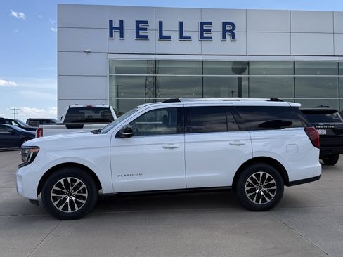 Used 2025 Ford Expedition Platinum AWD/4WD image 3