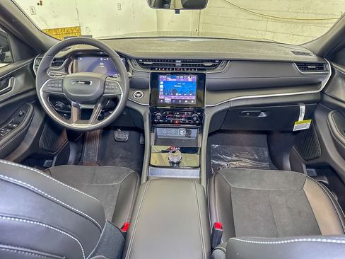 New 2025 Jeep Grand Cherokee L Altitude image 26