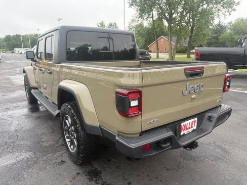 Used 2020 Jeep Gladiator Overland AWD/4WD image 6