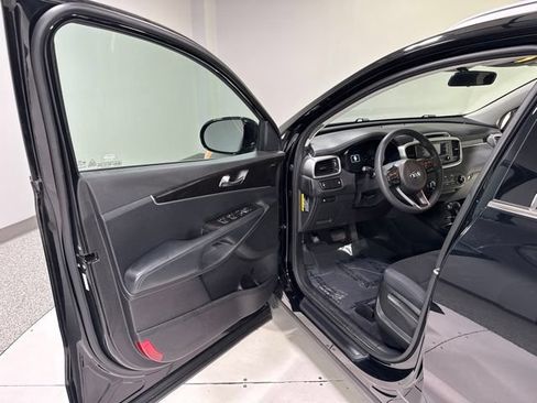 Used 2016 Kia Sorento AWD image 5