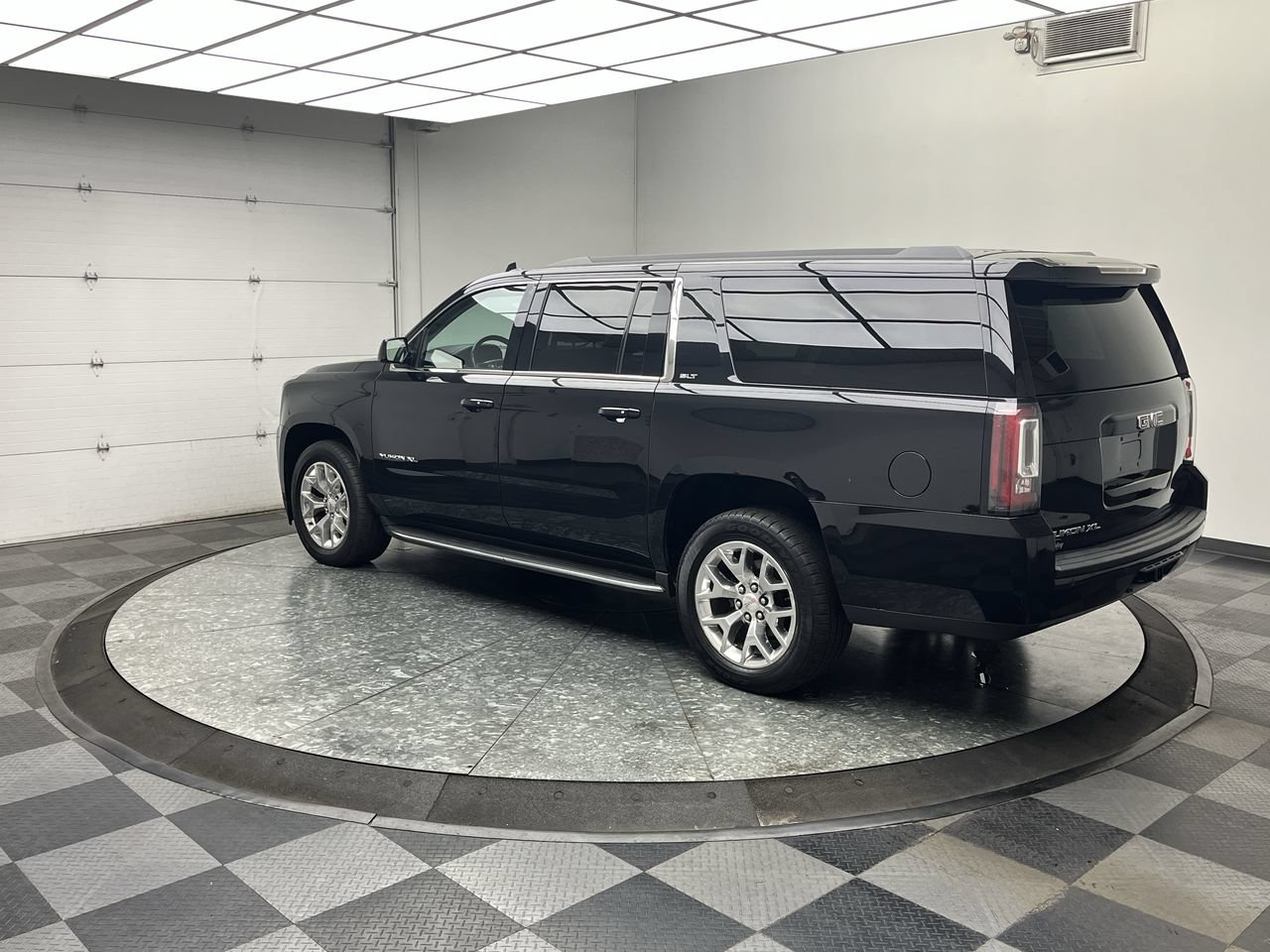 Used 2016 GMC Yukon XL SLT w/ Open Road Package AWD/4WD image 2
