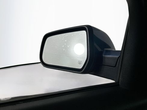 Used 2017 Chevrolet Equinox LT w/ Convenience Package image 16