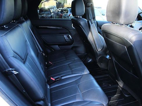 Used 2017 Land Rover Discovery SE AWD/4WD image 19
