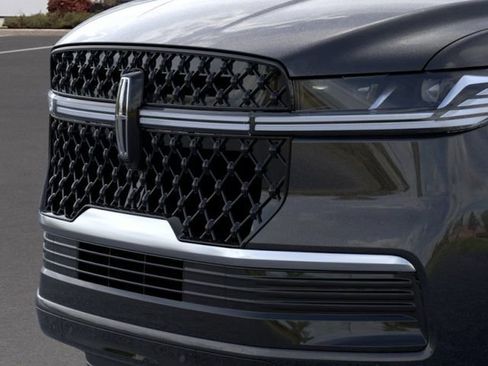 New 2026 Lincoln Navigator L Reserve w/ Jet Appearance Package AWD/4WD image 17