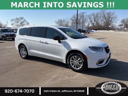 New 2026 Chrysler Pacifica Select image 7