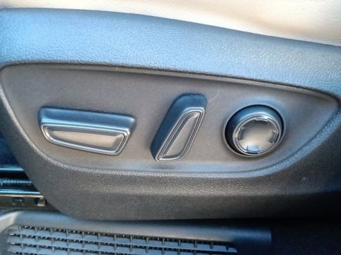 Used 2022 Toyota Sienna Limited image 16