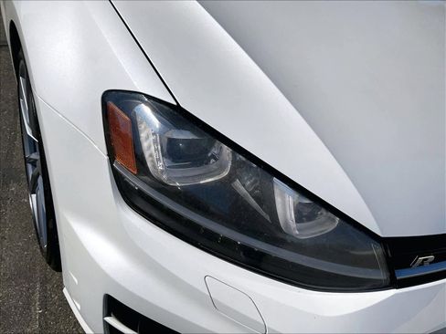 Used 2017 Volkswagen Golf R 4-Door image 29