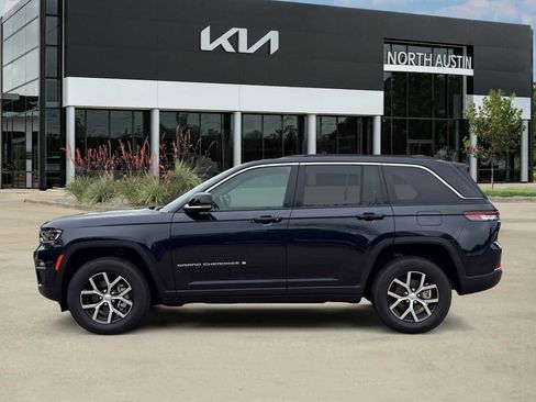 Used 2024 Jeep Grand Cherokee Limited AWD/4WD image 4