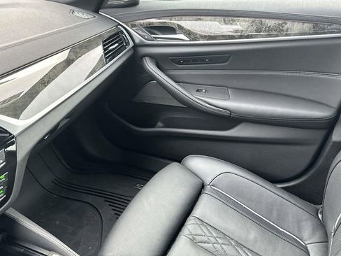 Certified 2023 BMW M550i xDrive w/ Executive Package image 40