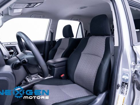 Used 2020 Toyota 4Runner SR5 AWD/4WD image 27