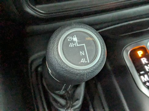 Used 2024 Jeep Wrangler Unlimited Sport AWD/4WD image 34