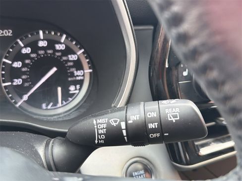 Used 2021 Toyota Highlander XLE image 28