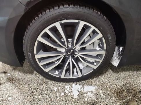 Used 2018 Kia Stinger Premium image 9