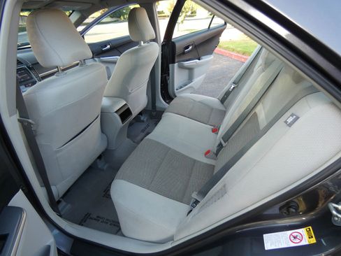 Used 2013 Toyota Camry LE image 44