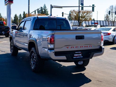 Used 2021 Toyota Tacoma TRD Off-Road w/ Technology Package AWD/4WD image 12