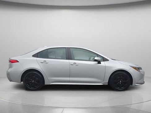 Used 2023 Toyota Corolla LE FWD image 9
