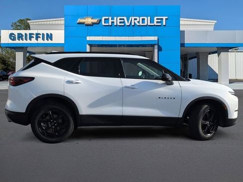 Used 2024 Chevrolet Blazer LT w/ Convenience Package image 3