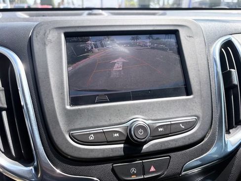 Used 2024 Chevrolet Equinox LT FWD image 17
