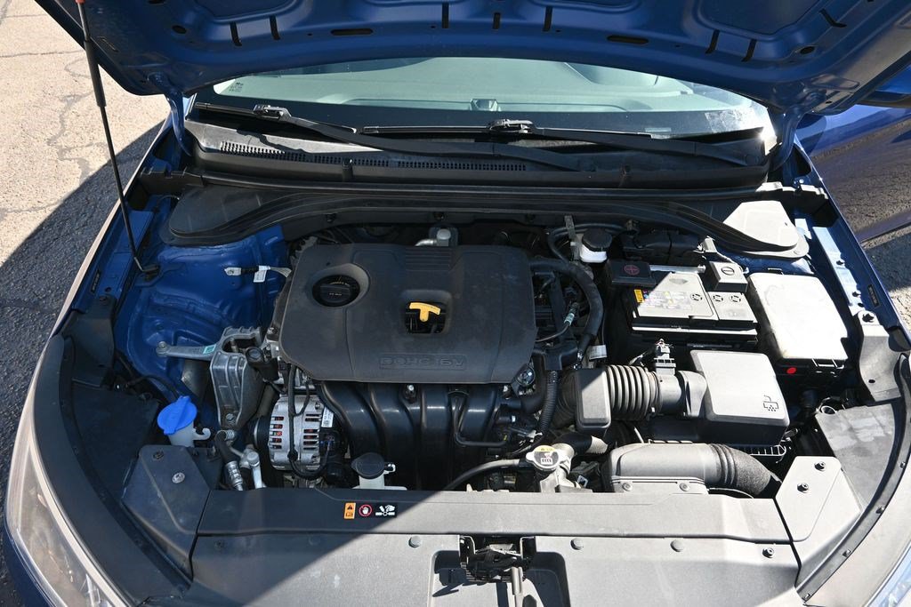 Used 2020 Hyundai Elantra SE FWD image 21
