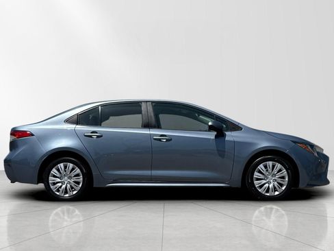 Used 2021 Toyota Corolla LE FWD image 3