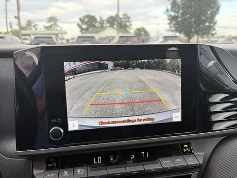 Used 2025 Toyota Camry SE FWD image 13