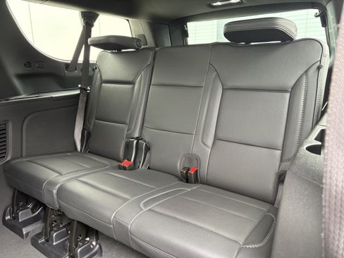Used 2025 GMC Yukon XL Denali AWD/4WD image 14