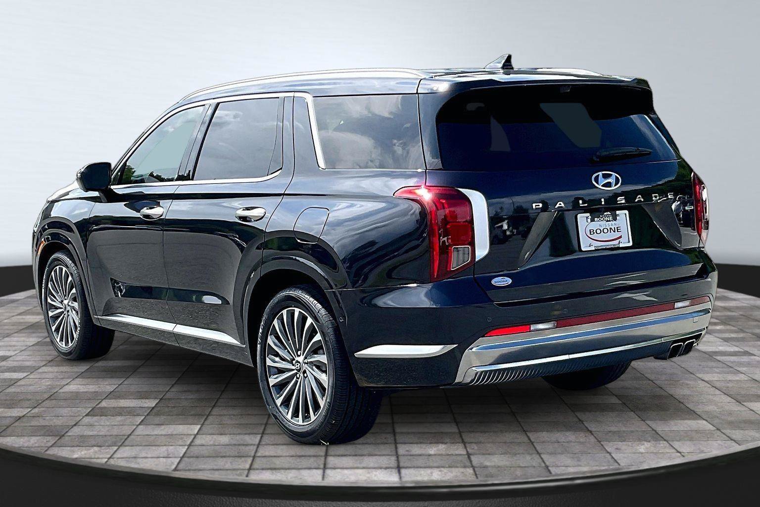 Used 2024 Hyundai Palisade Calligraphy AWD/4WD image 3