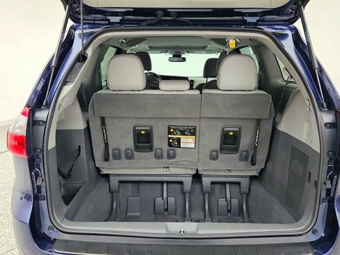Used 2020 Toyota Sienna XLE image 23