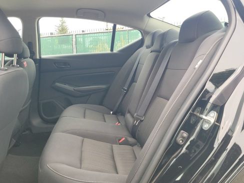 Used 2025 Nissan Altima 2.5 SV FWD image 8