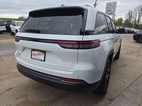 New 2026 Jeep Grand Cherokee Altitude AWD/4WD image 10