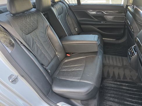 Used 2019 BMW 750i w/ Executive Package image 29