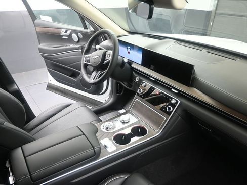 New 2025 Genesis GV80 2.5T Prestige image 12