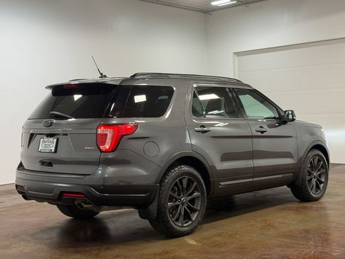Used 2018 Ford Explorer XLT w/ Equipment Group 202A AWD/4WD image 4