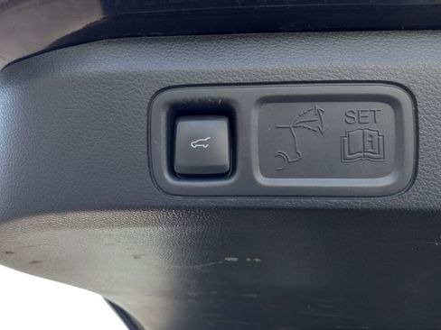 Used 2024 Ford Expedition Limited image 13