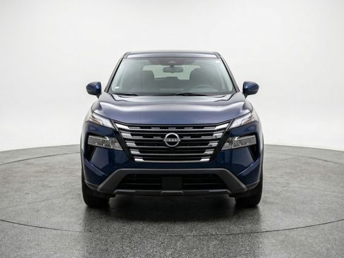 Used 2025 Nissan Rogue SV FWD image 2