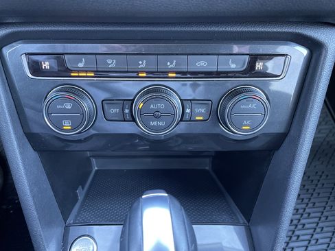 Used 2018 Volkswagen Tiguan SE w/ Panoramic Sunroof Package image 32