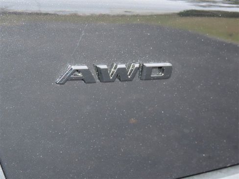 New 2026 Cadillac XT5 Luxury w/ LPO, ONYX Package image 12